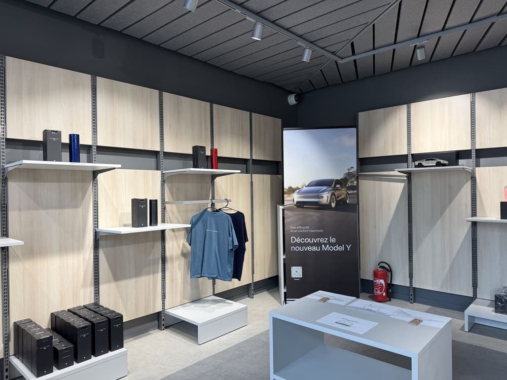 STATION F and La Devanture open a pop-up space on campus (with Tesla inside!)