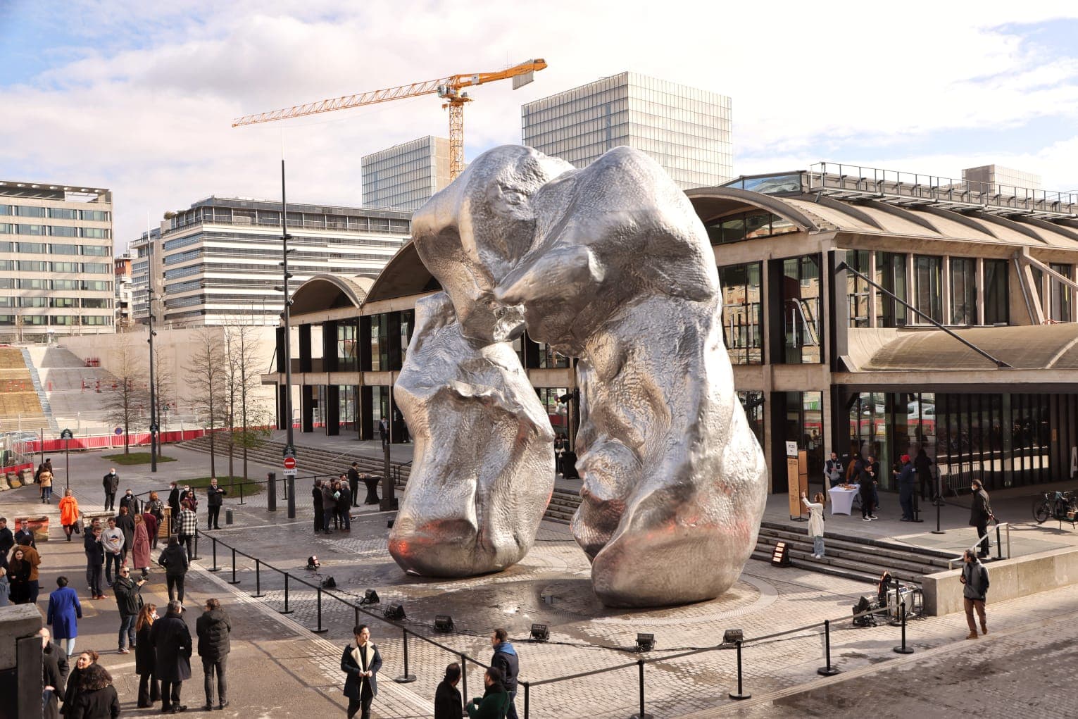 STATION F unveils L’Arc, a massive artwork from Urs Fischer at the forefront of its campus